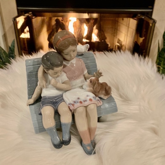 Lladro Surrounded By Love Porcelain Figurine New In Box - Picture 2 of 8